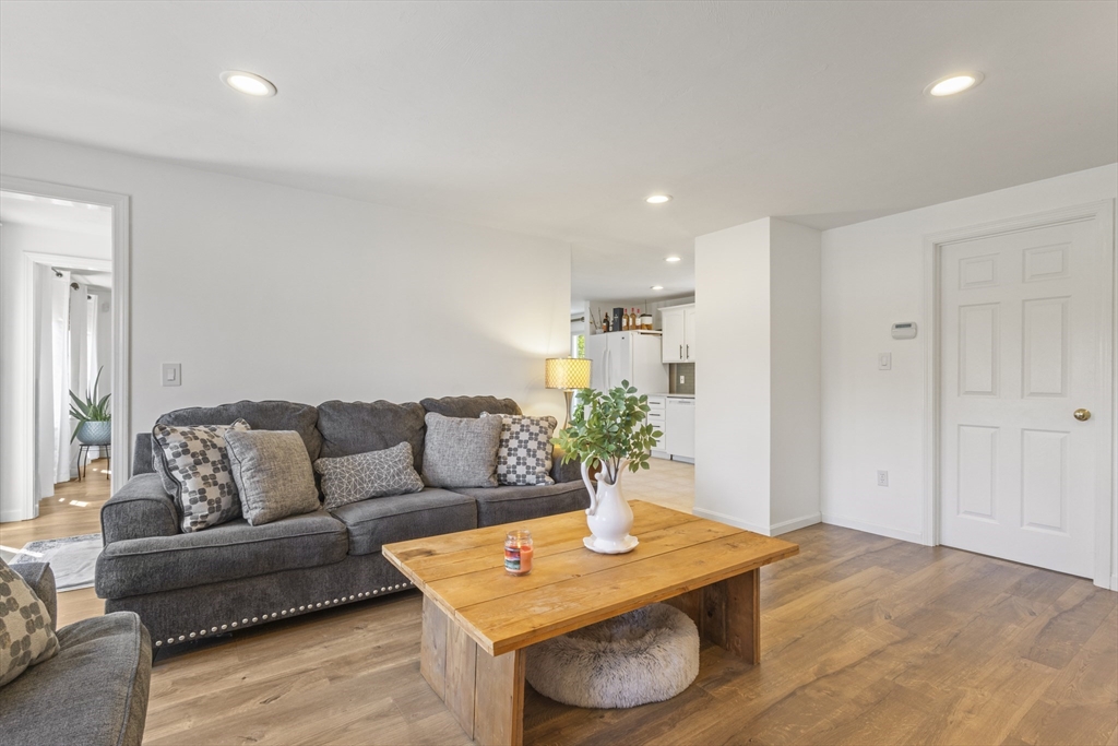 6 Fleuette Drive