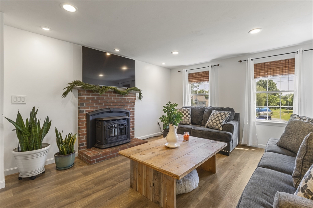6 Fleuette Drive