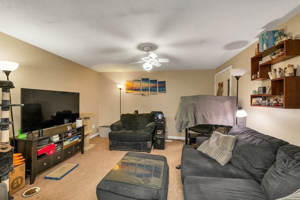 8 Carriage Hill Rd 17
