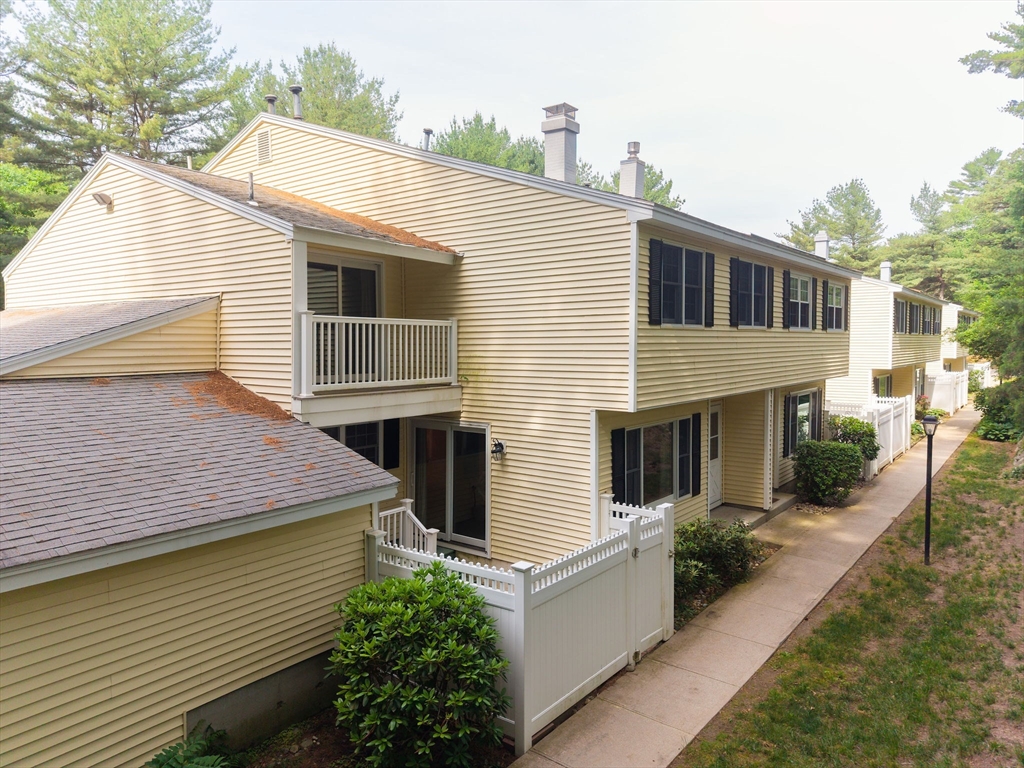 322 Edgebrook Dr 322