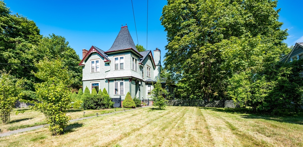 Swansea, Massachusetts 02777, United States, 5 Bedrooms Bedrooms, ,2 BathroomsBathrooms,Residential,Active,172780