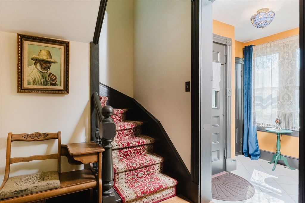 Swansea, Massachusetts 02777, United States, 5 Bedrooms Bedrooms, ,2 BathroomsBathrooms,Residential,Active,172780