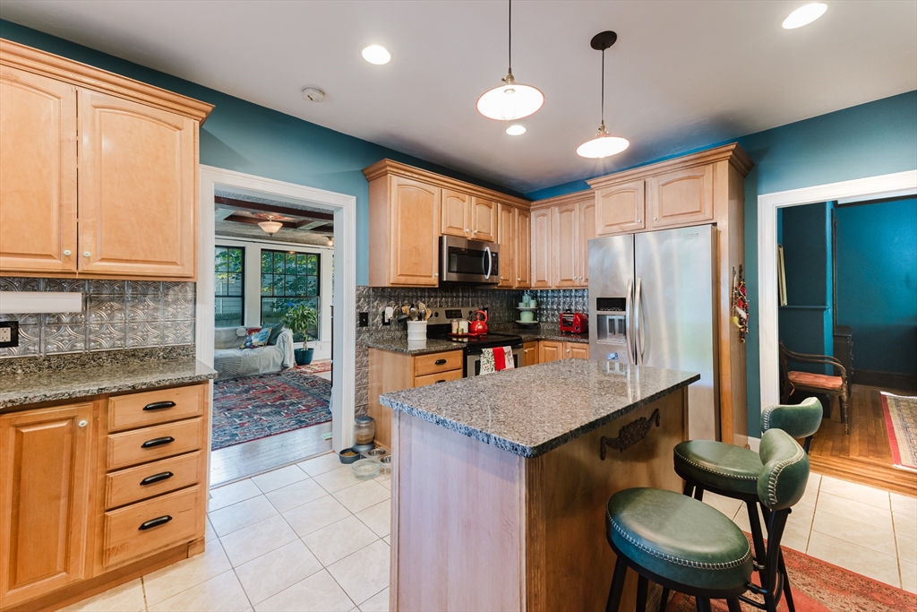 Swansea, Massachusetts 02777, United States, 5 Bedrooms Bedrooms, ,2 BathroomsBathrooms,Residential,Active,172780