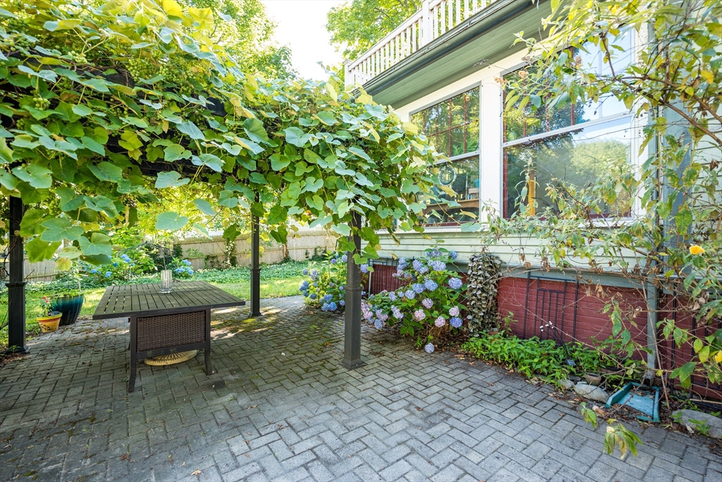 Swansea, Massachusetts 02777, United States, 5 Bedrooms Bedrooms, ,2 BathroomsBathrooms,Residential,Active,172780