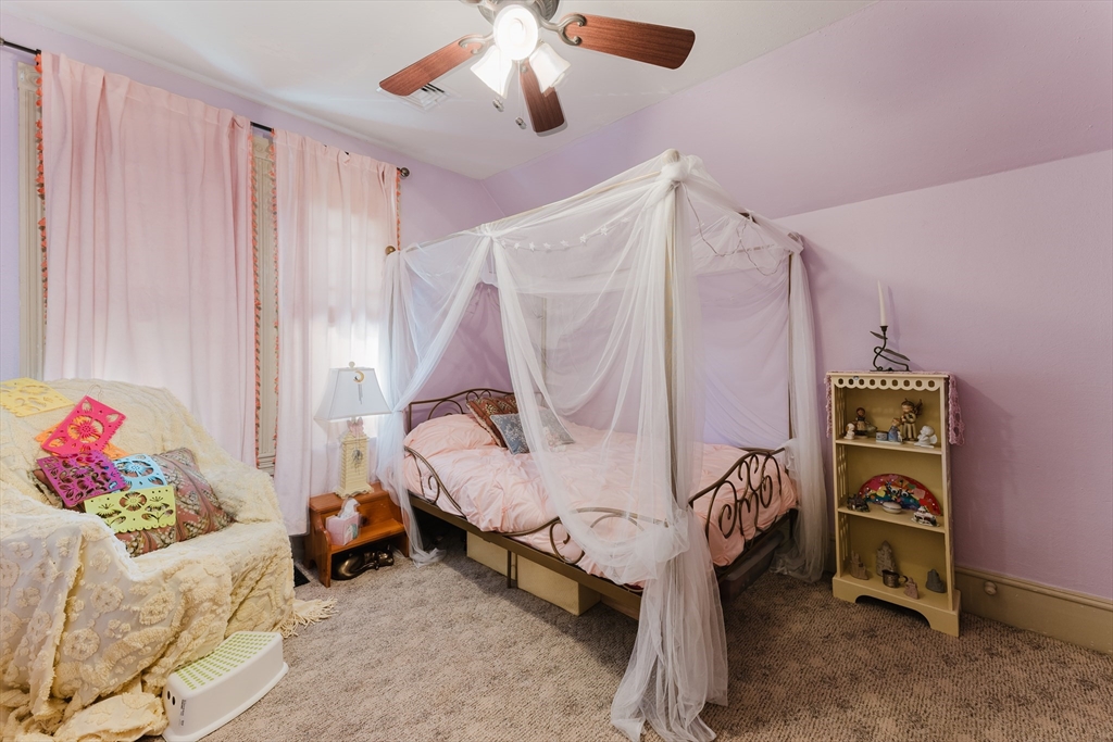 Swansea, Massachusetts 02777, United States, 5 Bedrooms Bedrooms, ,2 BathroomsBathrooms,Residential,Active,172780