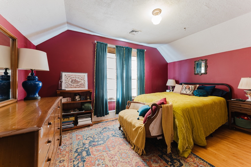 Swansea, Massachusetts 02777, United States, 5 Bedrooms Bedrooms, ,2 BathroomsBathrooms,Residential,Active,172780