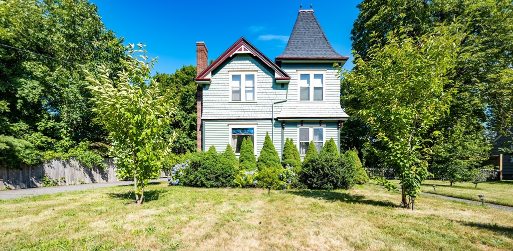 Swansea, Massachusetts 02777, United States, 5 Bedrooms Bedrooms, ,2 BathroomsBathrooms,Residential,Active,172780