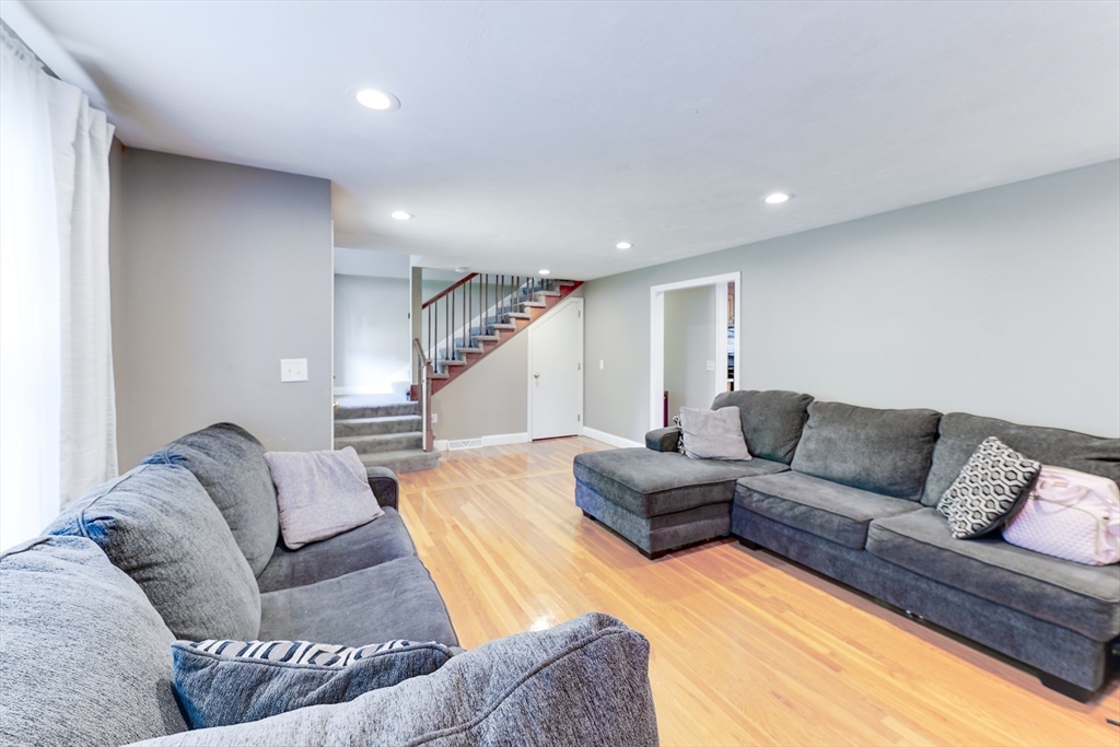 49 Hopkins Dr