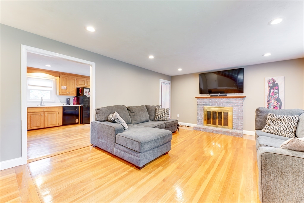 49 Hopkins Dr