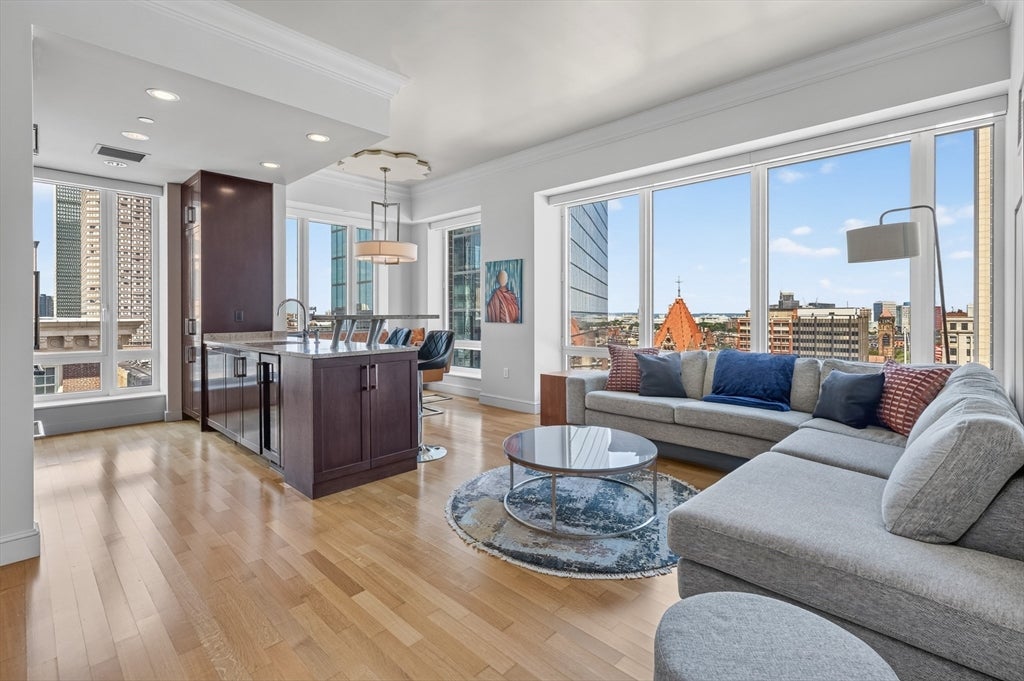 400 Stuart St #17J Floor 17