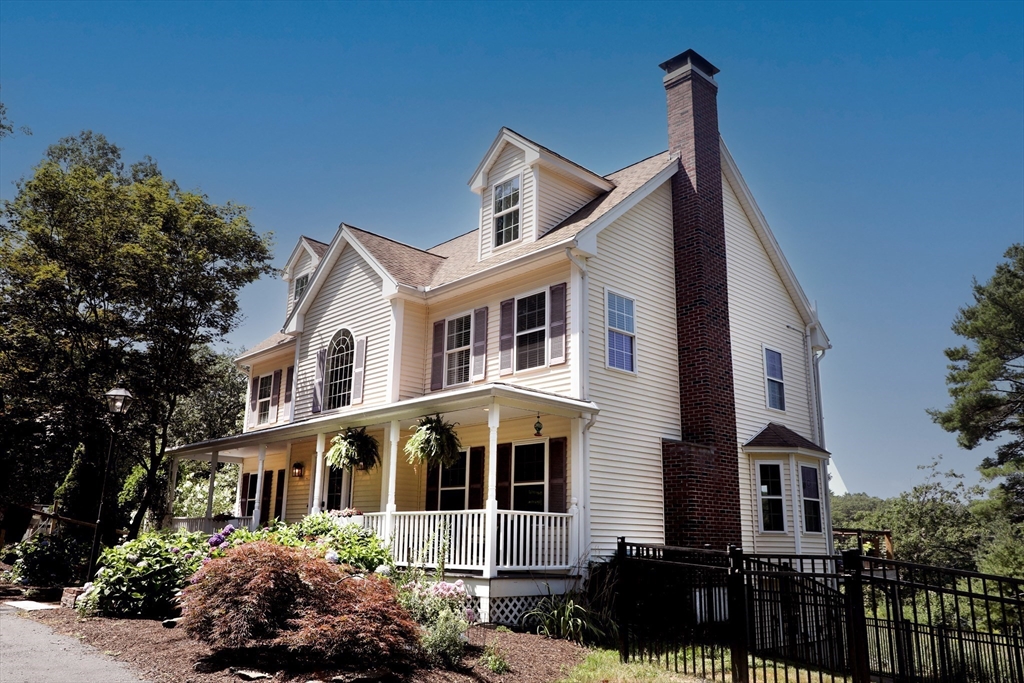 10 Dogwood Ln