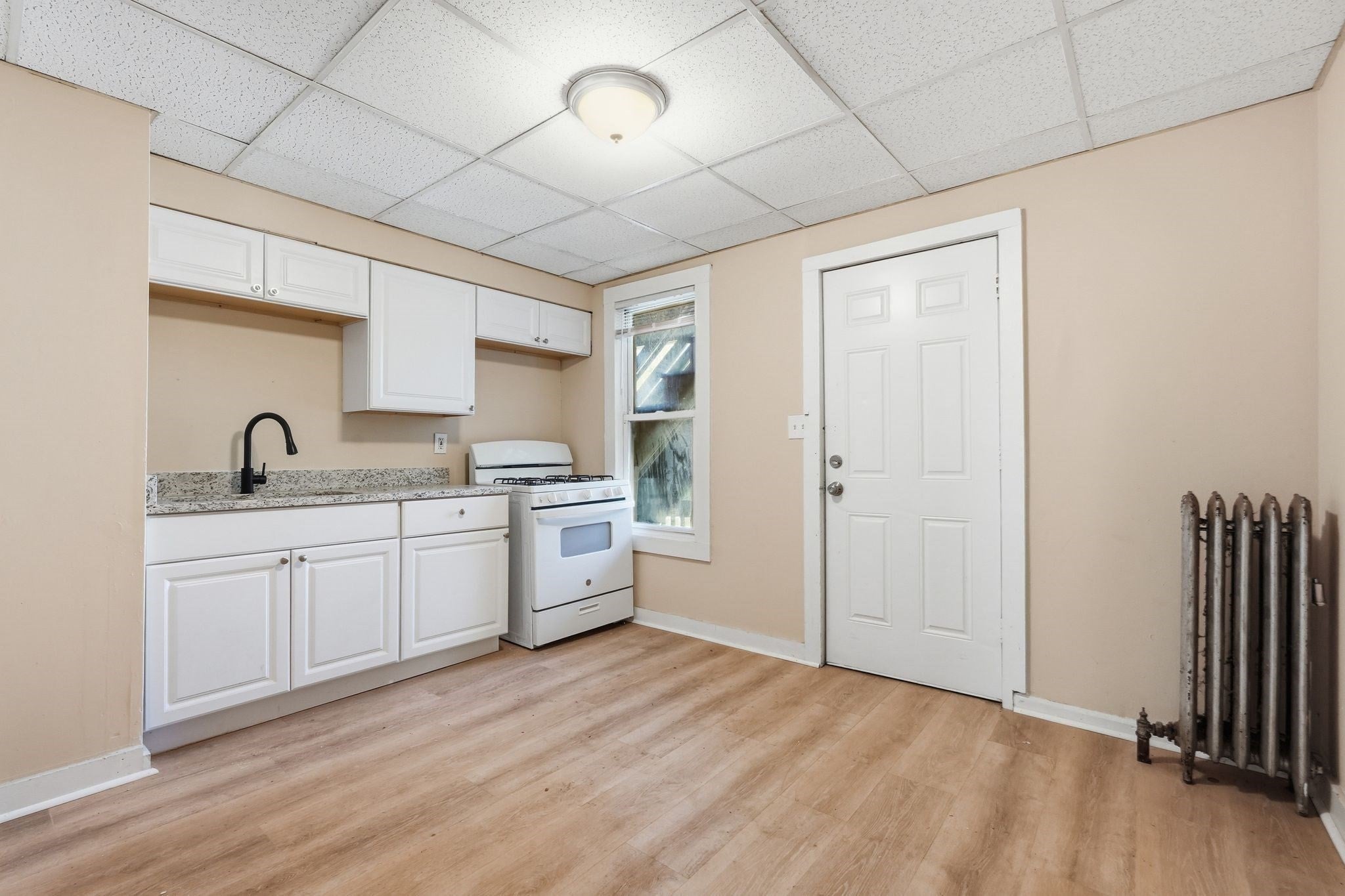 Click for 281 Belmont Ave #2R, Springfield, MA slideshow Click for 281 Belmont Ave #2R, Springfield, MA slideshow