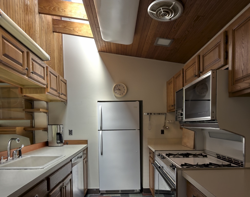 349 Old Stockbridge Rd, Lenox, MA Photo #33