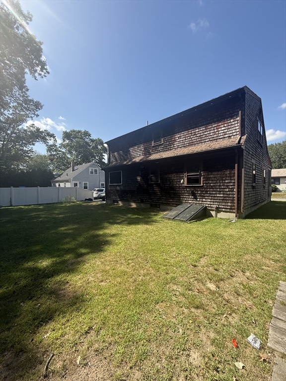 1164 Victoria St