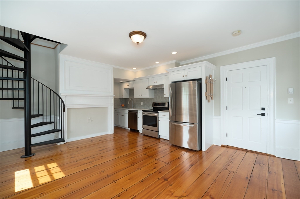 2 Court St 3