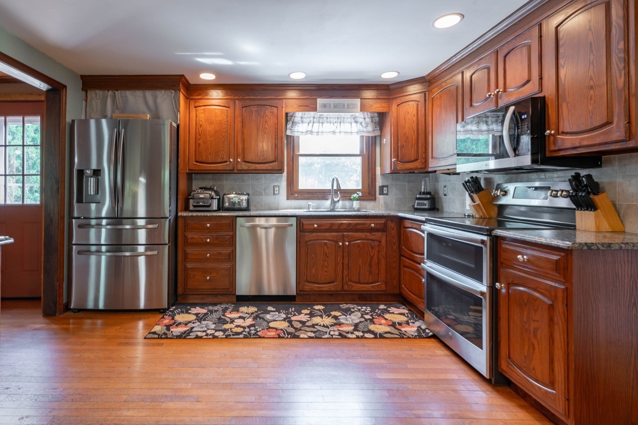 8 Sullivan Rd, Hudson, NH Photo #15