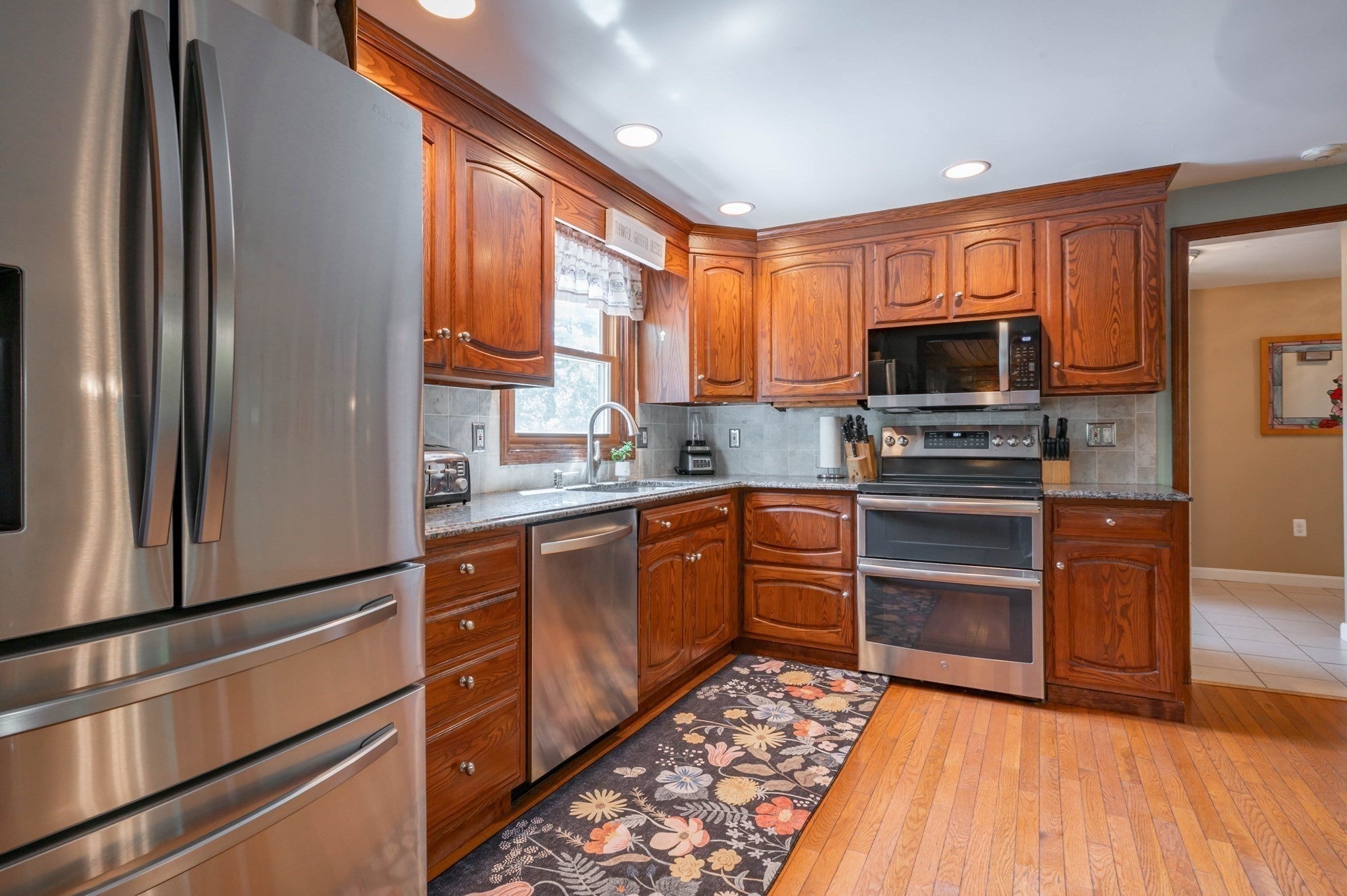 8 Sullivan Rd, Hudson, NH Photo #16
