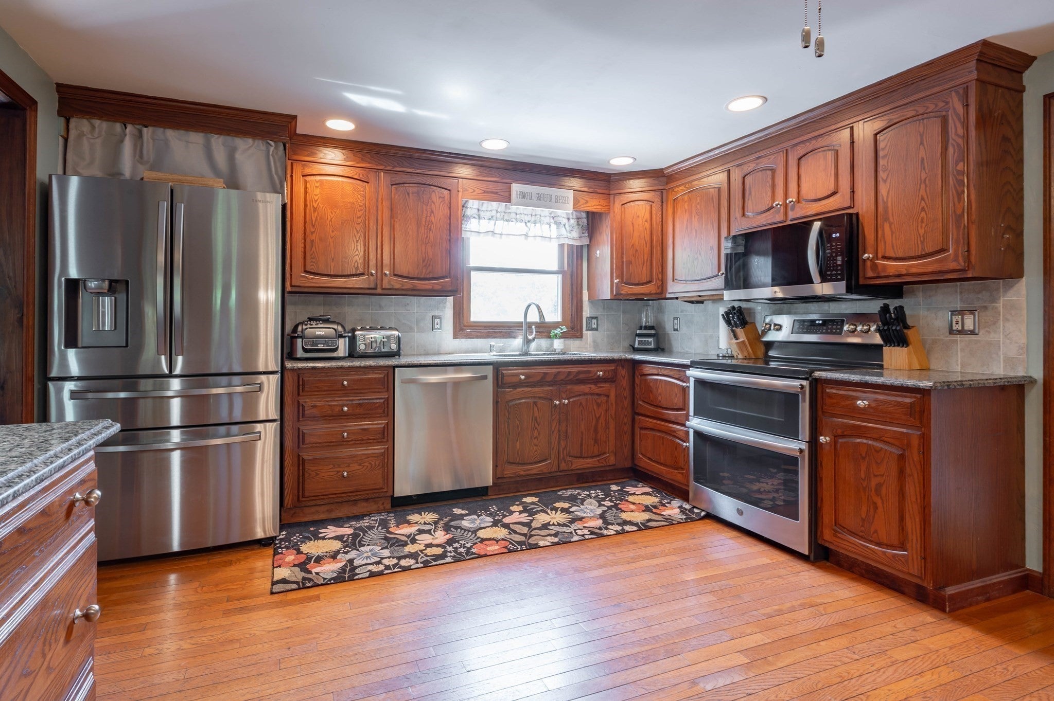 8 Sullivan Rd, Hudson, NH Photo #14