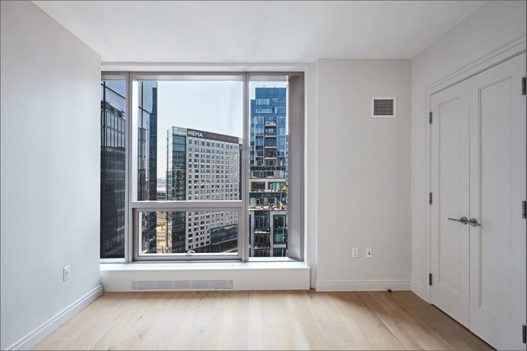 133 Seaport Blvd 1007