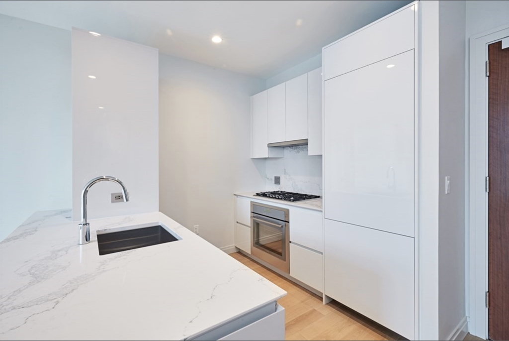 133 Seaport Blvd 1007