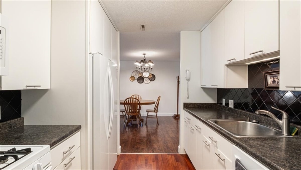 North Reading, Massachusetts 01864, United States, 2 Bedrooms Bedrooms, ,1 BathroomBathrooms,Residential,Contingent,179704