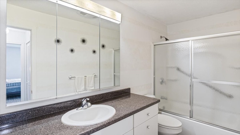 North Reading, Massachusetts 01864, United States, 2 Bedrooms Bedrooms, ,1 BathroomBathrooms,Residential,Contingent,179704