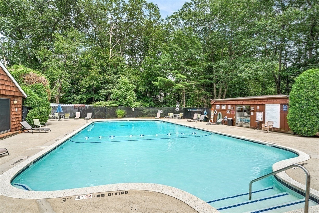 North Reading, Massachusetts 01864, United States, 2 Bedrooms Bedrooms, ,1 BathroomBathrooms,Residential,Contingent,179704