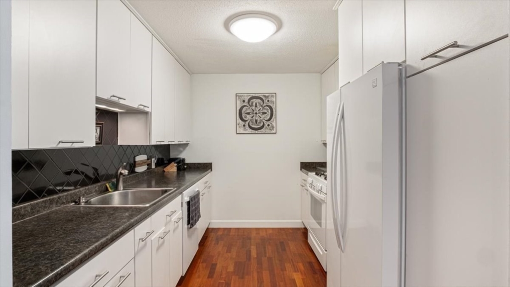 North Reading, Massachusetts 01864, United States, 2 Bedrooms Bedrooms, ,1 BathroomBathrooms,Residential,Contingent,179704