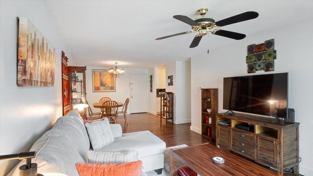 North Reading, Massachusetts 01864, United States, 2 Bedrooms Bedrooms, ,1 BathroomBathrooms,Residential,Contingent,179704