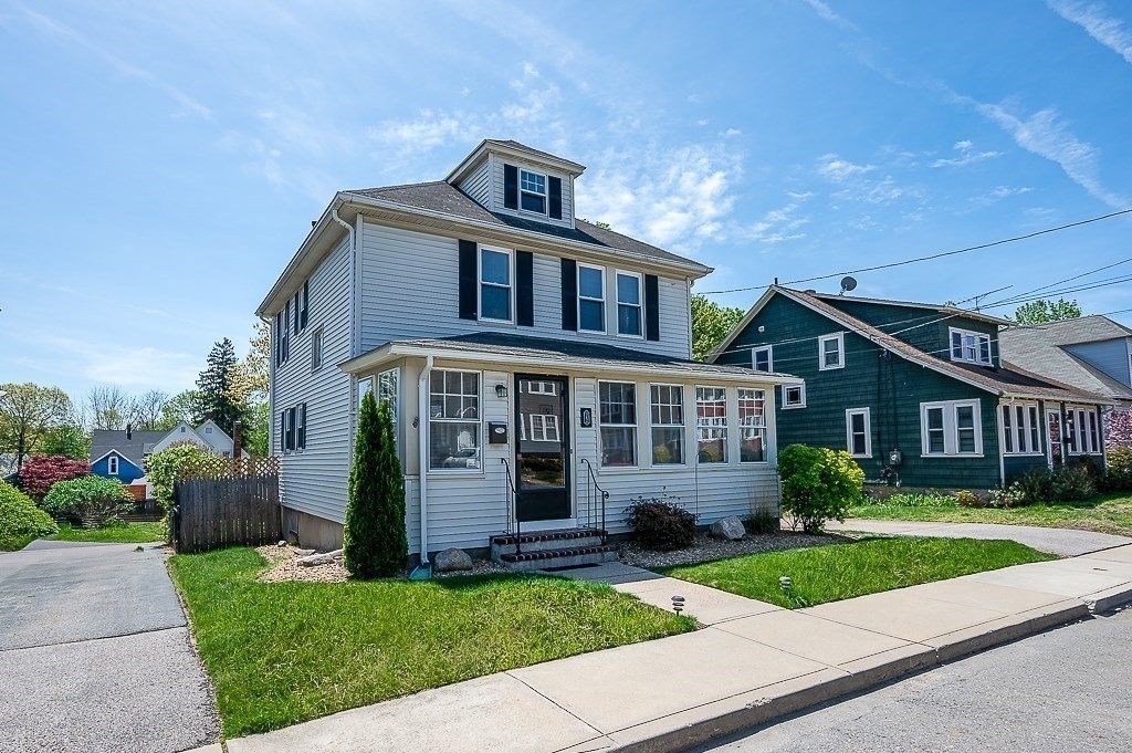 22 W Walnut St