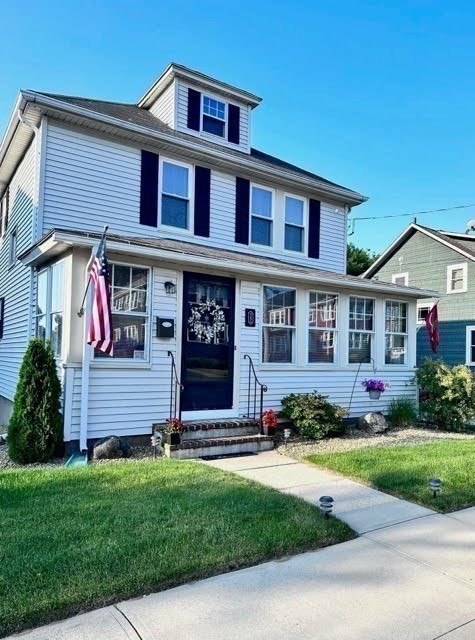 22 W Walnut St