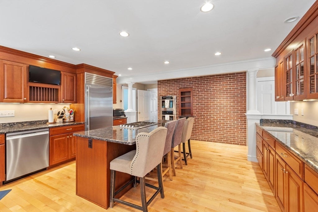 83 Longview St