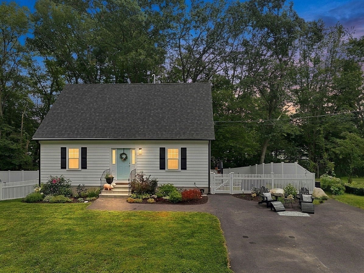 24 Locust St, Salisbury, MA Photo #2