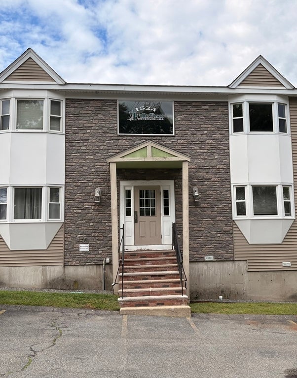 Photo of 1524 Gorham St, Lowell, MA