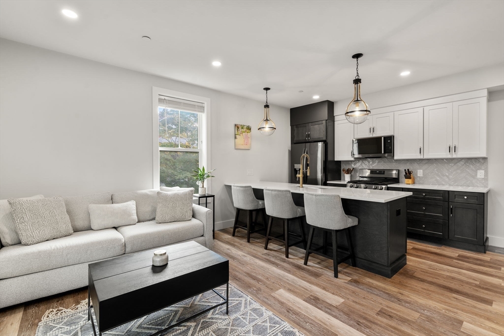19 W Tremlett St 4