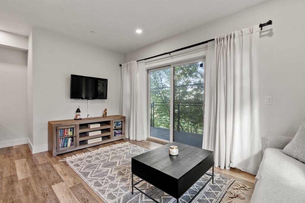 19 W Tremlett St 4