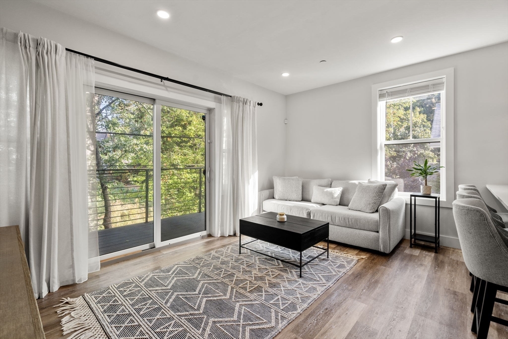 19 W Tremlett St 4