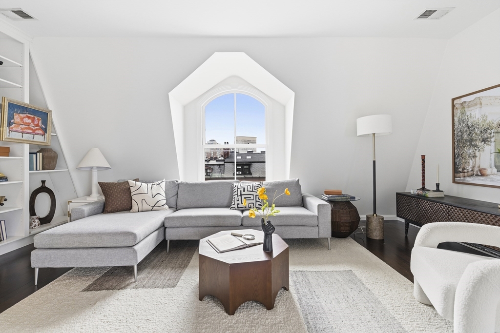 124 Beacon PH1
