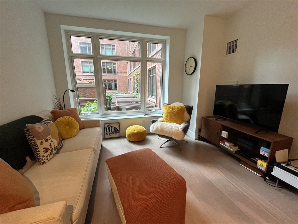 Boston, Massachusetts 02114, United States, ,1 BathroomBathrooms,Residential,Active,195349