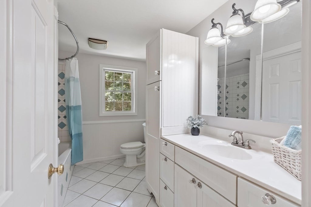 30 Twin Diamond Dr, Bridgewater, MA Photo #24