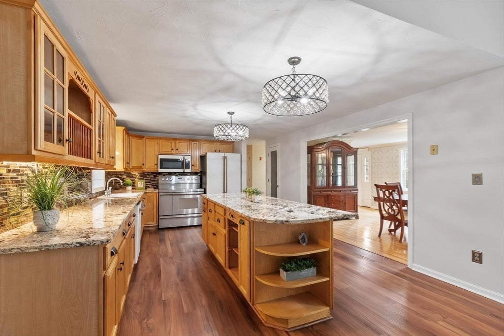 30 Twin Diamond Dr, Bridgewater, MA Photo #10