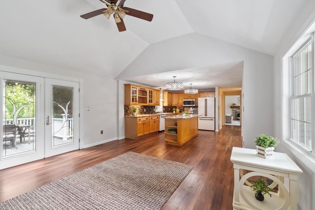 30 Twin Diamond Dr, Bridgewater, MA Photo #3