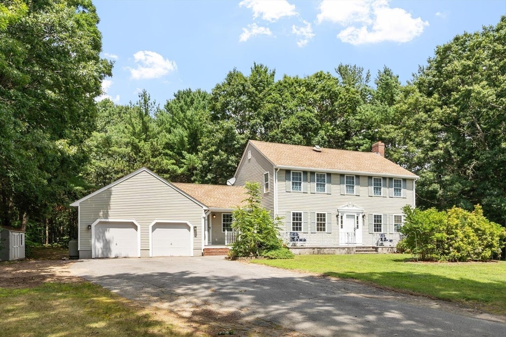 Photo of 30 Twin Diamond Dr, Bridgewater, MA