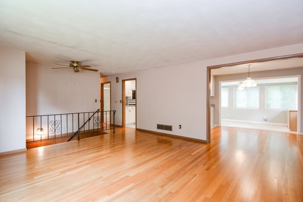 12 Lanewood Avenue