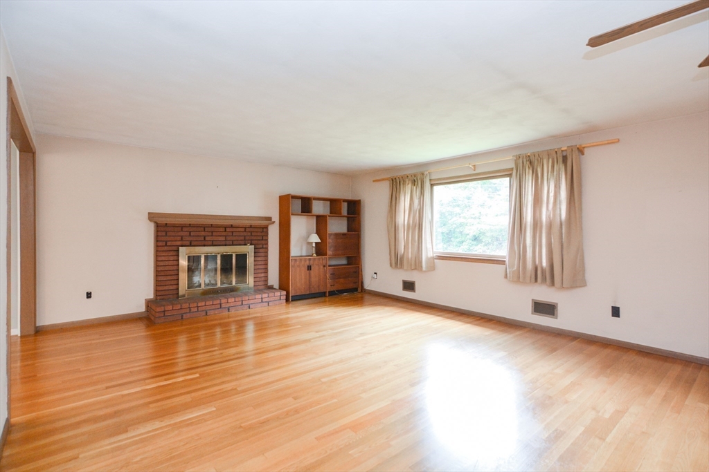 12 Lanewood Avenue