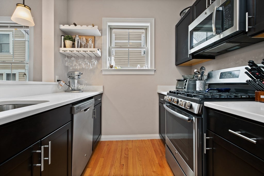 Click for 236 E St #2, Boston, MA slideshow Click for 236 E St #2, Boston, MA slideshow