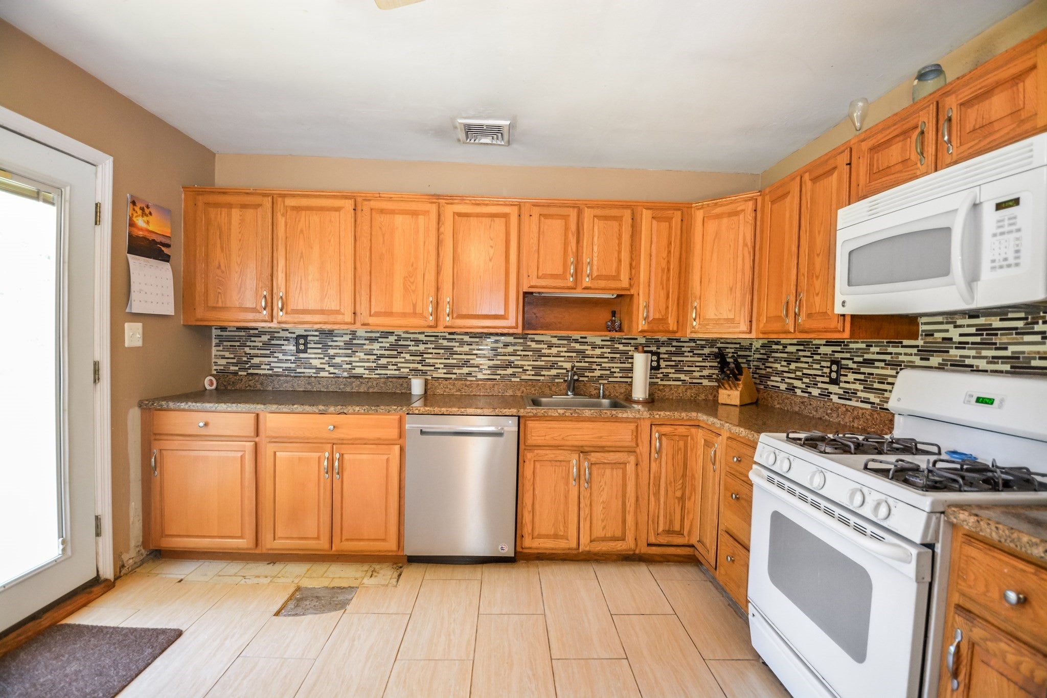 28 Hogg Memorial Dr, Whitman, MA Photo #8