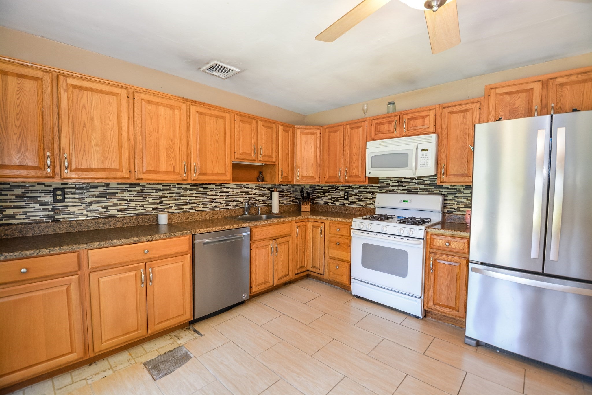 28 Hogg Memorial Dr, Whitman, MA Photo #9