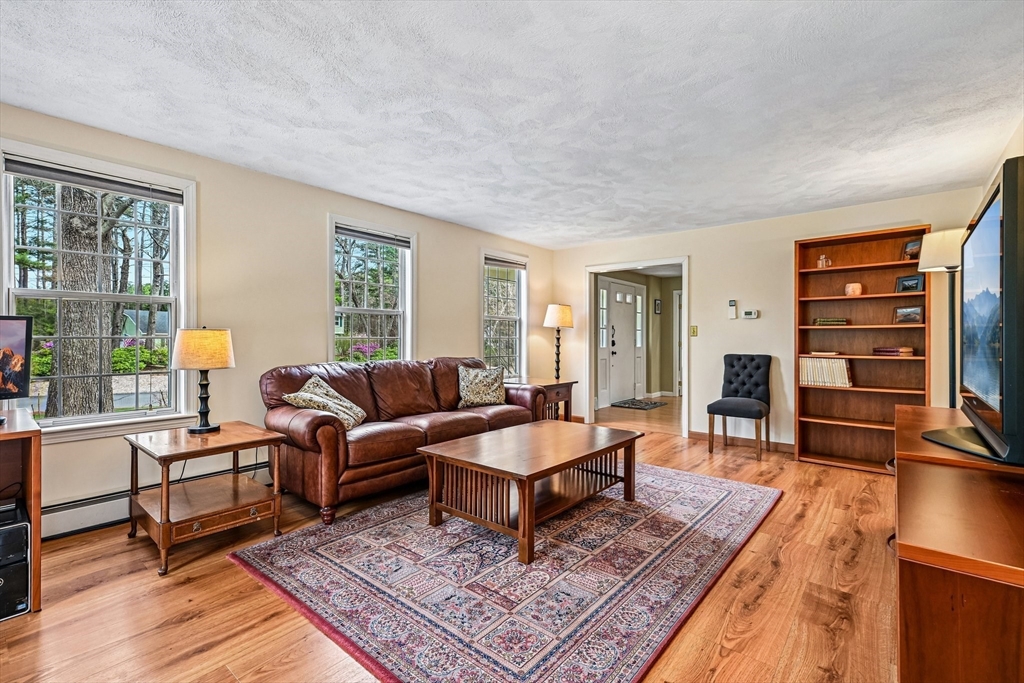 10 Wildwood Rd