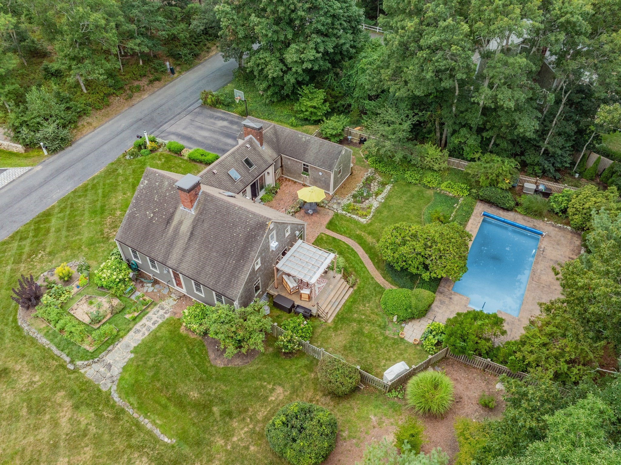 18 Manor Dr, Sandwich, MA Photo #2